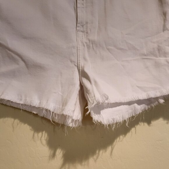 7 for all mankind  White Denim cut-offs with fringed hem Size 29 and Size 30 NWT - Picture 6 of 12